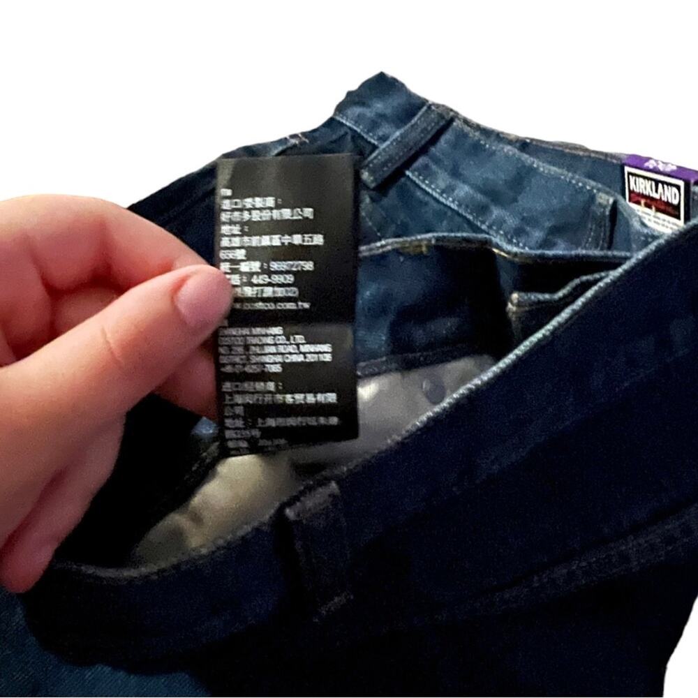 Kirkland Signature Relaxed Fit Jean Size 42 X 34 - Picture 4 of 7